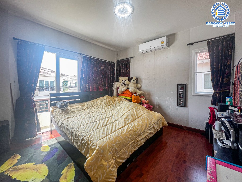 *****บ้านแฝดมือสสองปทุมธานี โครงการ ศุภาลัย วิลล์ ศรีสมาน-ปทุมสายใน เนื้อที่ 37.6 ตร.ว สภาพดี หลังใหญ่ กับฟัง์ชัน 3 ห้องนอน 2 ห้องน้ำ 2 ที่จอดรถ พิเศษฟรี! 2 เครื่องปรับอากาศ และเฟอร์นิเจอร์อื่น ๆ พร้อมใช้งาน ทำเลเยี่ยมติดแม่น้ำเจ้าพระยา เชื่อมต่อถนนสะพานนทบุรี-บางบัวทอง และถนนปทุมธานี-สายใน