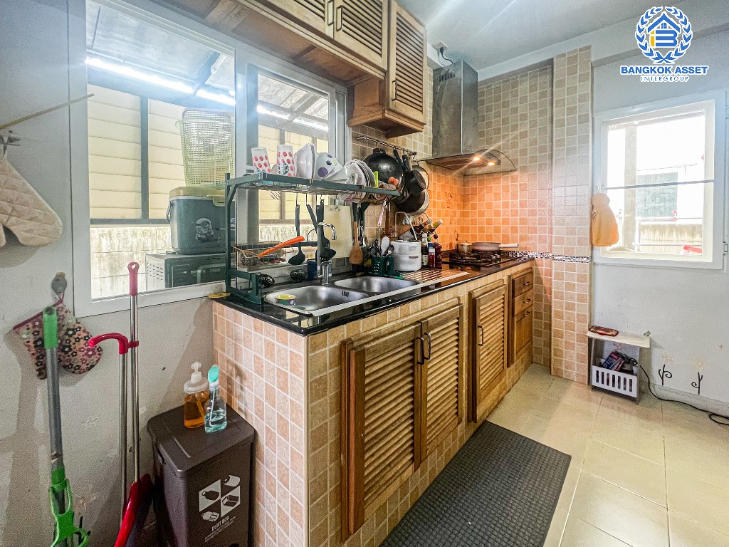 *****บ้านแฝดมือสสองปทุมธานี โครงการ ศุภาลัย วิลล์ ศรีสมาน-ปทุมสายใน เนื้อที่ 37.6 ตร.ว สภาพดี หลังใหญ่ กับฟัง์ชัน 3 ห้องนอน 2 ห้องน้ำ 2 ที่จอดรถ พิเศษฟรี! 2 เครื่องปรับอากาศ และเฟอร์นิเจอร์อื่น ๆ พร้อมใช้งาน ทำเลเยี่ยมติดแม่น้ำเจ้าพระยา เชื่อมต่อถนนสะพานนทบุรี-บางบัวทอง และถนนปทุมธานี-สายใน