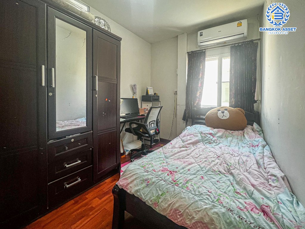 *****บ้านแฝดมือสสองปทุมธานี โครงการ ศุภาลัย วิลล์ ศรีสมาน-ปทุมสายใน เนื้อที่ 37.6 ตร.ว สภาพดี หลังใหญ่ กับฟัง์ชัน 3 ห้องนอน 2 ห้องน้ำ 2 ที่จอดรถ พิเศษฟรี! 2 เครื่องปรับอากาศ และเฟอร์นิเจอร์อื่น ๆ พร้อมใช้งาน ทำเลเยี่ยมติดแม่น้ำเจ้าพระยา เชื่อมต่อถนนสะพานนทบุรี-บางบัวทอง และถนนปทุมธานี-สายใน