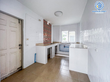 *****บ้านเดี่ยวมือสองปทุมธานี โครงการ ศุภาลัย วิลล์ ศรีสมาน-ปทุมสายใน เนื้อที่ 54.3 สภาพดีในสไตล์โมเดิร์น พร้อมขายกับฟังก์ชัน 3 ห้องนอน 3 ห้องน้ำ 2 ที่จอดรถ ทำเลเดินทางสะดวก เชื่อมต่อถนนปทุมธานี-สายใน , ถนนสะพานนทบุรี-บางบัวทอง และถนนหมายเลข 307 ใกล้จุดขึ้นทางด่วน "ศรีสมาน" และใกล้ศูนย์การค้า "เดอะ ทรี"