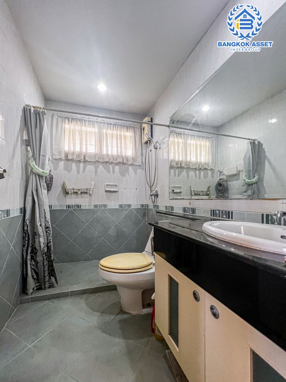 *****บ้านเดี่ยวมือสองกรุงเทพมหานคร โครงการ ภัสสร5 กัลปพฤกษ์ เนื้อที่ 67.3 ตร.ว บ้านหลังใหญ่ในสไตล์ Luxury พร้อมฟังก์ชัน 3 ห้องนอน 3 ห้องน้ำ 2 ที่จอดรถ ทำเลเดินทางสะดวก ติดถนนใหญ่ เชื่อมต่อถนนกัลปพฤกษ์, ถนนราชพฤกษ์ และถนนกาญจนาภิเษก ใกล้โครงการรถไฟฟ้าสายสีเขียวอ่อน "สถานีวุฒากาศ" และจุดขึ้นทางด่วน "เฉลิมมหานคร"