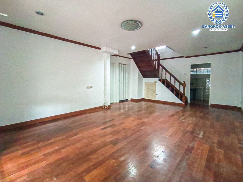 *****บ้านเดี่ยวมือสองนนทบุรี โครงการ ประชานิเวศน์3 สามัคคี เนื้อที่ 50 ตร.ว บ้านสภาพดี มีสวนในบ้าน พื้นที่ใช้สอยเยอะ พร้อมฟังก์ชัน 4 ห้องนอน 2 ห้องน้ำ 1 ที่จอดรถ ที่สุดแห่งทำเล มีสถานที่อำนวยความสะดวกมากมาย เชื่อมต่อถนนสามัคคี, ถนนติวานนท์, ถนนประชาชื่น ใกล้โครงการรถไฟฟ้าสายสีชมพู "สถานีสามัคคี" และทางพิเศษ "ศรีรัช"