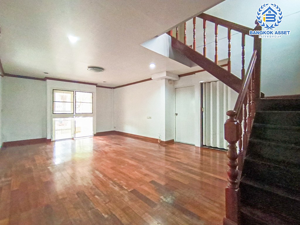 *****บ้านเดี่ยวมือสองนนทบุรี โครงการ ประชานิเวศน์3 สามัคคี เนื้อที่ 50 ตร.ว บ้านสภาพดี มีสวนในบ้าน พื้นที่ใช้สอยเยอะ พร้อมฟังก์ชัน 4 ห้องนอน 2 ห้องน้ำ 1 ที่จอดรถ ที่สุดแห่งทำเล มีสถานที่อำนวยความสะดวกมากมาย เชื่อมต่อถนนสามัคคี, ถนนติวานนท์, ถนนประชาชื่น ใกล้โครงการรถไฟฟ้าสายสีชมพู "สถานีสามัคคี" และทางพิเศษ "ศรีรัช"