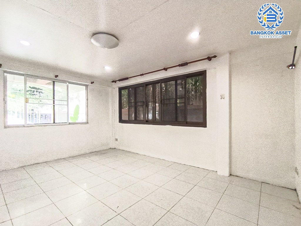 *****บ้านเดี่ยวมือสองนนทบุรี โครงการ ประชานิเวศน์3 สามัคคี เนื้อที่ 50 ตร.ว บ้านสภาพดี มีสวนในบ้าน พื้นที่ใช้สอยเยอะ พร้อมฟังก์ชัน 4 ห้องนอน 2 ห้องน้ำ 1 ที่จอดรถ ที่สุดแห่งทำเล มีสถานที่อำนวยความสะดวกมากมาย เชื่อมต่อถนนสามัคคี, ถนนติวานนท์, ถนนประชาชื่น ใกล้โครงการรถไฟฟ้าสายสีชมพู "สถานีสามัคคี" และทางพิเศษ "ศรีรัช"