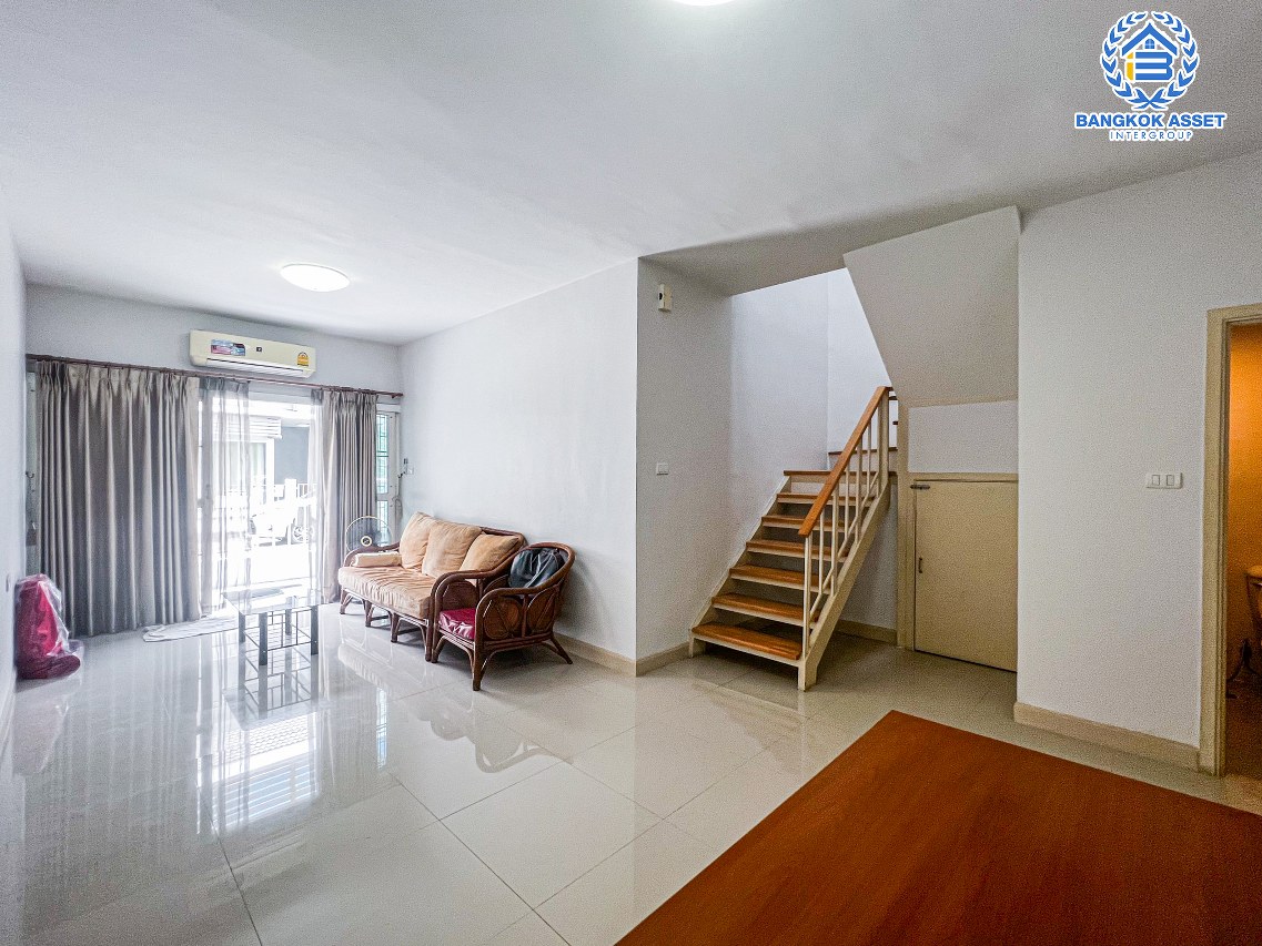 *****ทาวน์เฮ้าส์มือสองนนทบุรี โครงการ อารียา เดอะคัลเลอร์ ติวานนท์ เฟส4 เนื้อที่ 17.5 ตร.ว. ฟังก์ชัน 3 ห้องนอน 2 ห้องน้ำ 1 ที่จอดรถ แถมฟรี! 3 เครื่องปรับอากาศ และเฟอร์นิเจอร์ บนทำเลแห่งการเดินทาง ใกล้รถไฟฟ้าสายสีชมพู "สถานีเมืองทองธานี" และจุดขึ้นทางด่วน "ศรีสมาน", "แจ้งวัฒนะ" จองเลย