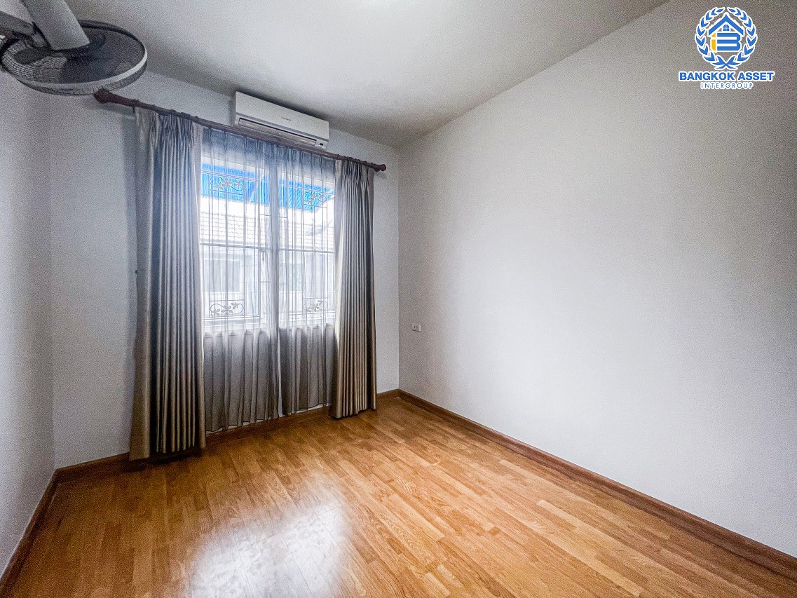 *****ทาวน์เฮ้าส์มือสองนนทบุรี โครงการ อารียา เดอะคัลเลอร์ ติวานนท์ เฟส4 เนื้อที่ 17.5 ตร.ว. ฟังก์ชัน 3 ห้องนอน 2 ห้องน้ำ 1 ที่จอดรถ แถมฟรี! 3 เครื่องปรับอากาศ และเฟอร์นิเจอร์ บนทำเลแห่งการเดินทาง ใกล้รถไฟฟ้าสายสีชมพู "สถานีเมืองทองธานี" และจุดขึ้นทางด่วน "ศรีสมาน", "แจ้งวัฒนะ" จองเลย