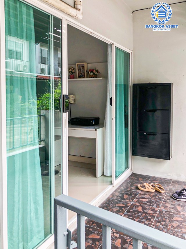 *****ทาวน์เฮ้าส์มือสองนนทบุรี โครงการ อารียา เดอะคัลเลอร์ ติวานนท์ เฟส4 เนื้อที่ 17.5 ตร.ว. ฟังก์ชัน 3 ห้องนอน 2 ห้องน้ำ 1 ที่จอดรถ แถมฟรี! 3 เครื่องปรับอากาศ, 1 เครื่องทำน้ำอุ่น, 1 เครื่องดูดควัน และเตาไฟฟ้า บนทำเลดี ใกล้รถไฟฟ้าสายสีชมพู "สถานีเมืองทองธานี" และจุดขึ้นทางด่วน "ศรีสมาน", "แจ้งวัฒนะ"