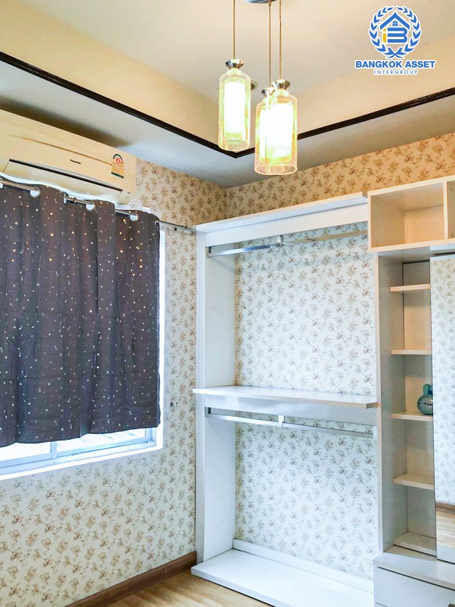 *****ทาวน์เฮ้าส์มือสองนนทบุรี โครงการ อารียา เดอะคัลเลอร์ ติวานนท์ เฟส4 เนื้อที่ 17.5 ตร.ว. ฟังก์ชัน 3 ห้องนอน 2 ห้องน้ำ 1 ที่จอดรถ แถมฟรี! 3 เครื่องปรับอากาศ, 1 เครื่องทำน้ำอุ่น, 1 เครื่องดูดควัน และเตาไฟฟ้า บนทำเลดี ใกล้รถไฟฟ้าสายสีชมพู "สถานีเมืองทองธานี" และจุดขึ้นทางด่วน "ศรีสมาน", "แจ้งวัฒนะ"