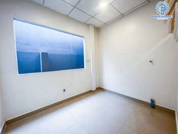 *****ทาวน์เฮ้าส์มือสอง หมู่บ้าน บ้านสายลม แจ้งวัฒนะ-ปากเกร็ด เนื้อที่กว้าง 27 ตร.ว. ฟังก์ชัน 3 ห้องนอน 2 ห้องน้ำ 2 ที่จอดรถ ภายในสภาพดีเยี่ยม ตกแต่งใหม่ทั้ง พร้อมเข้าอยู่ได้ทันที บนทำเลดี เชื่อมต่อถนนแจ้งวัฒนะ-ปากเกร็ด, ถนนติวานนท์-ปทุมธานี, ถนนเลี่ยงเมืองปากเกร็ด ใกล้รถไฟฟ้าสายสีชมพู "สถานีเลี่ยงเมืองปากเกร็ด" และจุดขึ้นทางด่วน "แจ้งวัฒนะ"