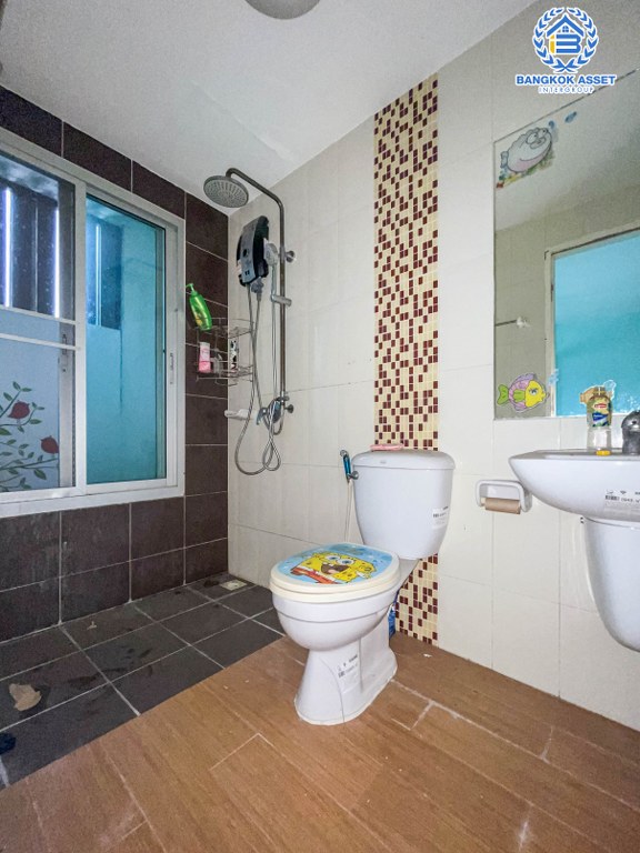 *****ทาวน์เฮ้าส์มือสองกรุงเทพมหานคร โครงการ มายเพลส เกษตร-นวมินทร์ 72 เนื้อที่กว้าง 21 ตร.ว บ้านสภาพดี มี 3 ชั้น พื้นที่ใช้สอยเยอะ พร้อมฟังก์ชันแห่งสุขสบาย 3 ห้องนอน 3 ห้องน้ำ 2 ที่จอดรถ เหมาะกับทุกการอยู่อาศัย ทำเลเดินทางสะดวก เชื่อมต่อถนนหลายสาย ได้แก่ ถนนนวมินทร์, ถนนรัชดา-รามอินทรา, ถนนประเสริฐมนูกิจ ใกล้จุดขึ้นทางด่วน "รามอินทรา"