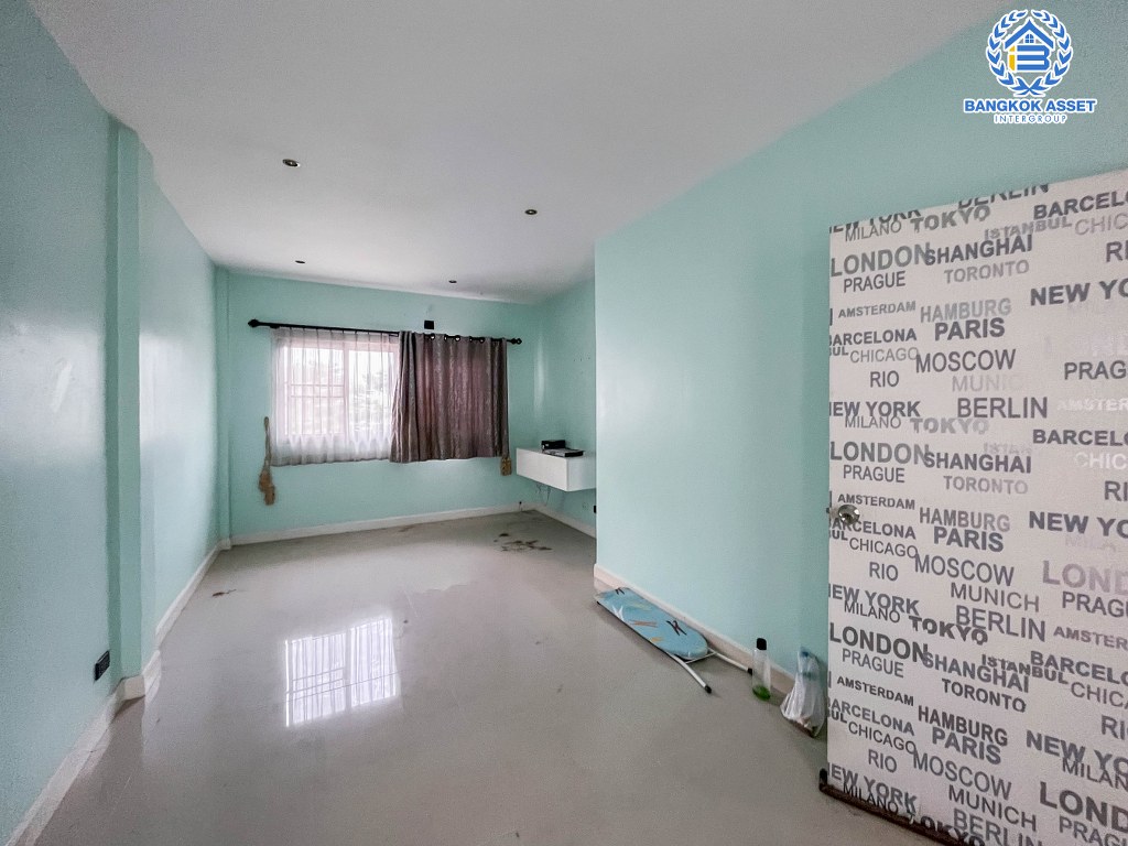 *****ทาวน์เฮ้าส์มือสองกรุงเทพมหานคร โครงการ มายเพลส เกษตร-นวมินทร์ 72 เนื้อที่กว้าง 21 ตร.ว บ้านสภาพดี มี 3 ชั้น พื้นที่ใช้สอยเยอะ พร้อมฟังก์ชันแห่งสุขสบาย 3 ห้องนอน 3 ห้องน้ำ 2 ที่จอดรถ เหมาะกับทุกการอยู่อาศัย ทำเลเดินทางสะดวก เชื่อมต่อถนนหลายสาย ได้แก่ ถนนนวมินทร์, ถนนรัชดา-รามอินทรา, ถนนประเสริฐมนูกิจ ใกล้จุดขึ้นทางด่วน "รามอินทรา"