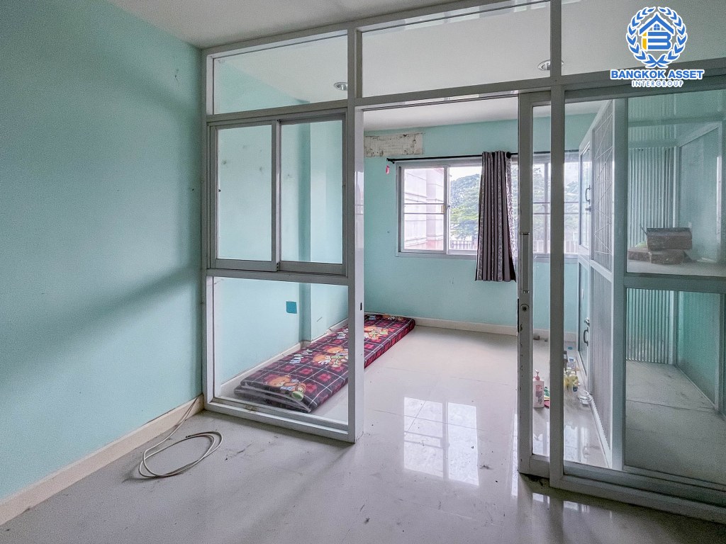 *****ทาวน์เฮ้าส์มือสองกรุงเทพมหานคร โครงการ มายเพลส เกษตร-นวมินทร์ 72 เนื้อที่กว้าง 21 ตร.ว บ้านสภาพดี มี 3 ชั้น พื้นที่ใช้สอยเยอะ พร้อมฟังก์ชันแห่งสุขสบาย 3 ห้องนอน 3 ห้องน้ำ 2 ที่จอดรถ เหมาะกับทุกการอยู่อาศัย ทำเลเดินทางสะดวก เชื่อมต่อถนนหลายสาย ได้แก่ ถนนนวมินทร์, ถนนรัชดา-รามอินทรา, ถนนประเสริฐมนูกิจ ใกล้จุดขึ้นทางด่วน "รามอินทรา"