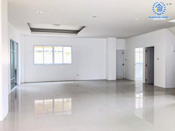 บ้านเดี่ยวมือสองชลบุรี โครงการ สยาม ธารามันตรา บ้านบึง-ชลบุรี เนื้อที่กว้างถึง 108 ตร.ว. ฟังก์ชัน 3 ห้องนอน 2 ห้องน้ำ 2 ที่จอดรถ บนทำเลแห่งการเดินทาง เชื่อมต่อถนนสุขุมวิท, ถนนชลบุรี-บ้านบึง ใกล้จุดขึ้นทางด่วน "มอเตอร์เวย์" ห้ามพลาดเด็ดขาด !