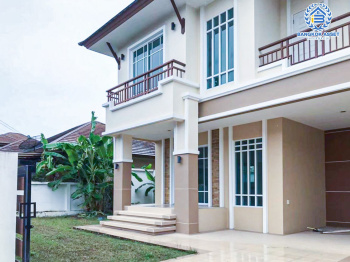 บ้านเดี่ยวมือสองชลบุรี โครงการ สยาม ธารามันตรา บ้านบึง-ชลบุรี เนื้อที่กว้างถึง 108 ตร.ว. ฟังก์ชัน 3 ห้องนอน 2 ห้องน้ำ 2 ที่จอดรถ บนทำเลแห่งการเดินทาง เชื่อมต่อถนนสุขุมวิท, ถนนชลบุรี-บ้านบึง ใกล้จุดขึ้นทางด่วน "มอเตอร์เวย์" ห้ามพลาดเด็ดขาด !