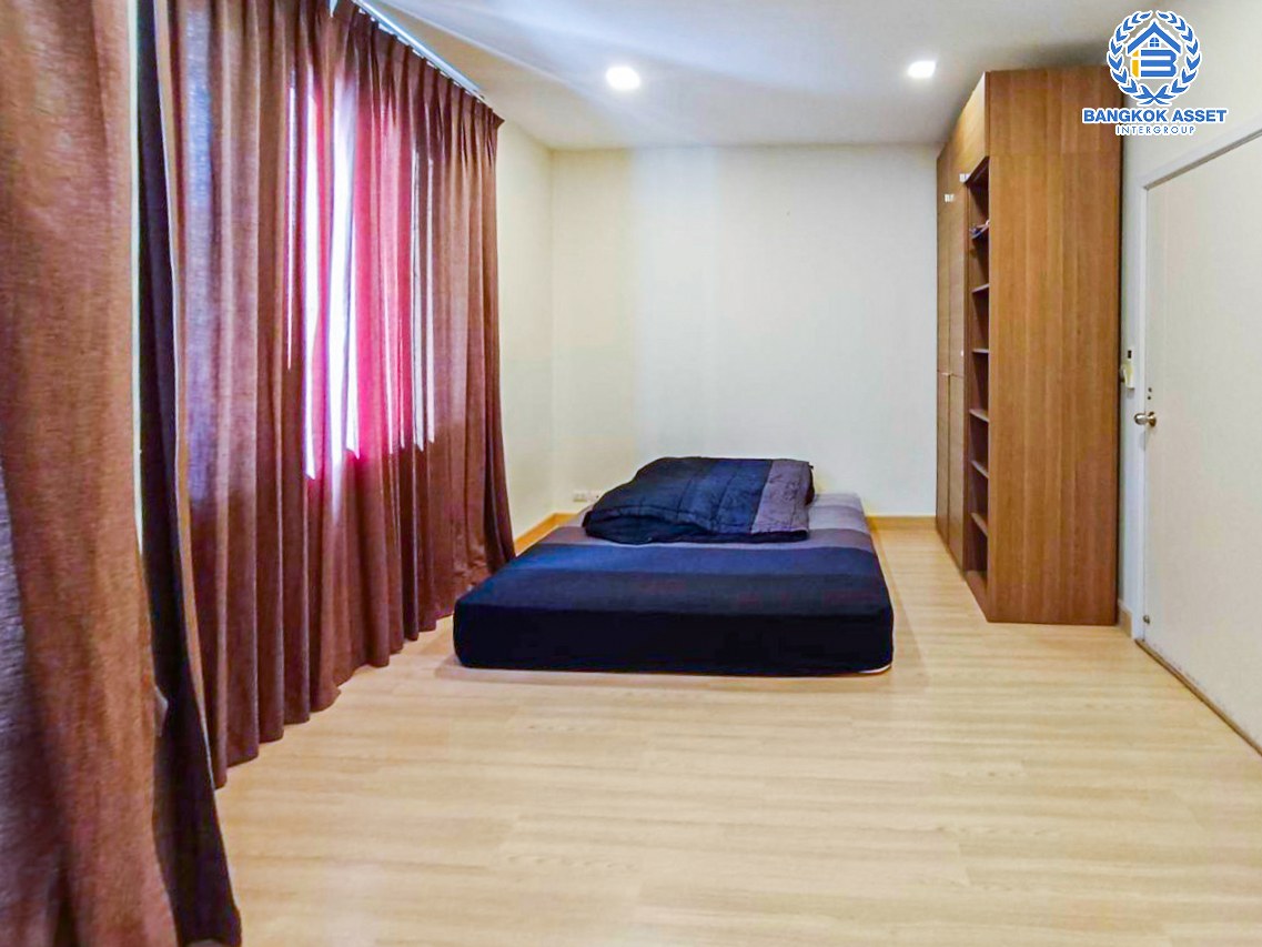 ทาวน์เฮ้าส์มือสองกรุงเทพมหานคร โครงการ คาซ่าซิตี้ บางขุนเทียน-พระราม2 #หลังมุม เนื้อที่กว้างเกือบ 27 ตร.ว. ฟังก์ชัน 4 ห้องนอน 3 ห้องน้ำ 2 ที่จอดรถ แถมฟรี! 2 เครื่องปรับอากาศ, ตู้บิวท์อิน และโซฟา บนทำเลเข้าเมือง หรือออกต่างจังหวัดได้สะดวก ใกล้ทางด่วน "พระราม2" และทางด่วน "วงแหวนกาญจนาฯ"