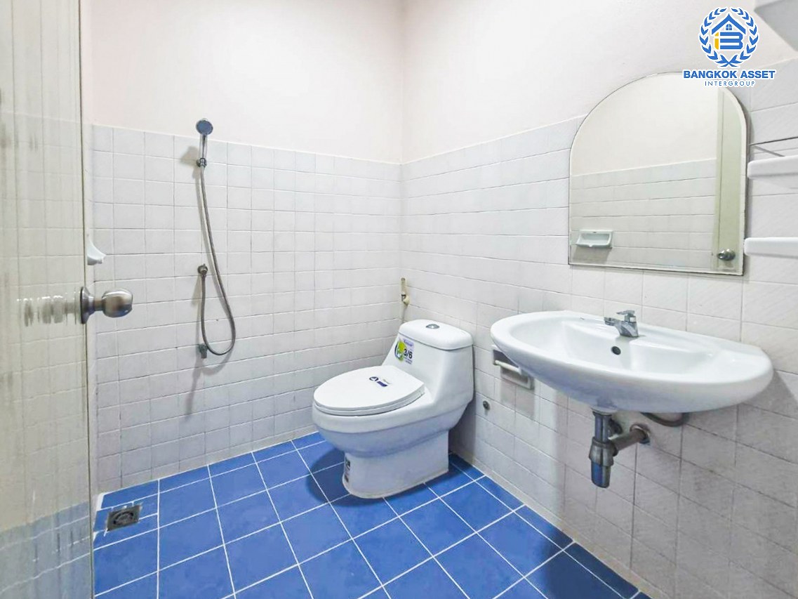 *****ทาวน์เฮ้าส์มือสองนนทบุรี หมู่บ้าน อุทยานทอง แจ้งวัฒนะ-ปากเกร็ด19 เนื้อที่ 18 ตร.ว. ฟังก์ชัน 2 ห้องนอน 2 ห้องน้ำ 1 ที่จอดรถ บ้านตกแต่งใหม่ ทำเลเดินทางสะดวก บนถนนแจ้งวัฒนะ อยู่ตรงข้ามเซ็นทรัลแจ้งวัฒนะ ใกล้รถไฟฟ้าสายสีชมพู "สถานีแจ้งวัฒนะ-ปากเกร็ด28" และจุดขึ้นทางด่วน "แจ้งวัฒนะ"