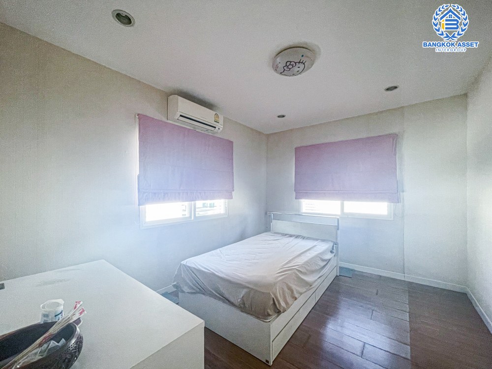 บ้านเดี่ยวมือสอง โครงการ ชัยพฤกษ์ บางใหญ่(เฟส4) แบรนด์ L&H เนื้อที่กว้าง 54 ตร.ว. ฟังก์ชัน 3 ห้องนอน 3 ห้องน้ำ 2 ที่จอดรถ สภาพดีขายถูกที่สุดในโครงการ พร้อมเข้าอยู่ได้เลย! ตั้งบนทำเลเดินทางสะดวก เชื่อมต่อถนนกาญจนาภิเษก, ถนนจันทร์ทองเอี่ยม, ถนนคลองถนน ใกล้รถไฟฟ้าสายสีม่วง "สถานีคลองบางไผ่"