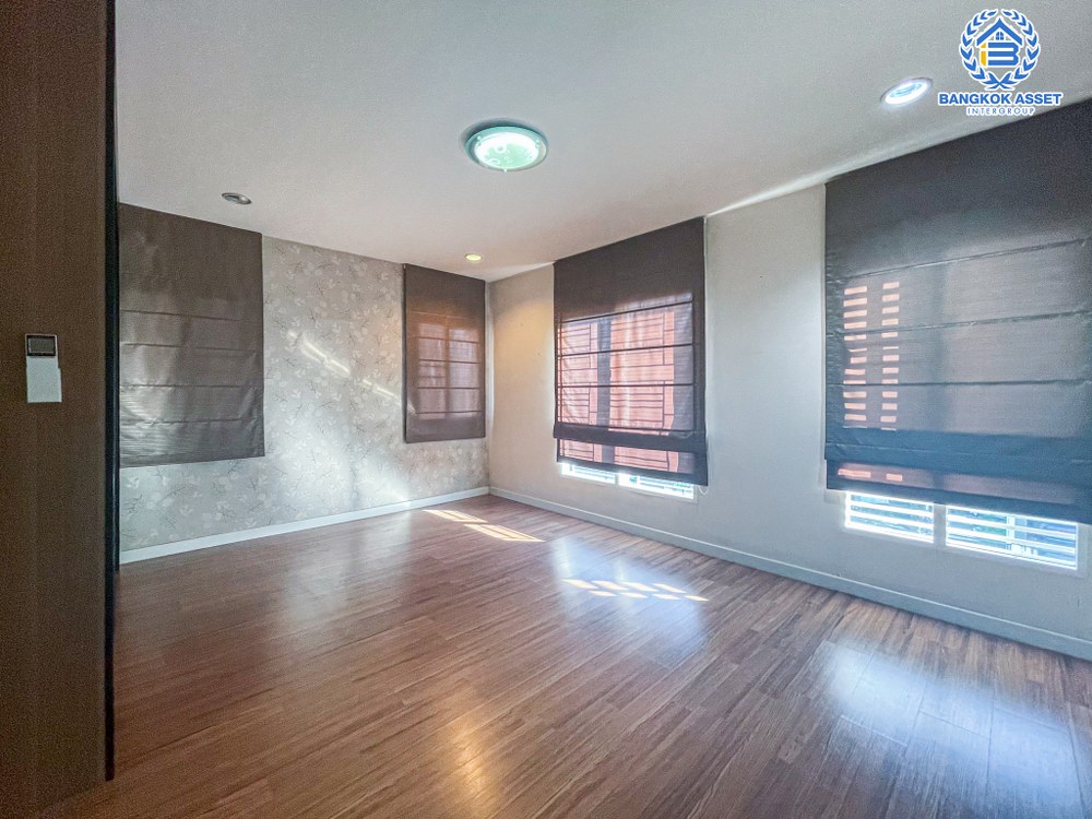 บ้านเดี่ยวมือสอง โครงการ ชัยพฤกษ์ บางใหญ่(เฟส4) แบรนด์ L&H เนื้อที่กว้าง 54 ตร.ว. ฟังก์ชัน 3 ห้องนอน 3 ห้องน้ำ 2 ที่จอดรถ สภาพดีขายถูกที่สุดในโครงการ พร้อมเข้าอยู่ได้เลย! ตั้งบนทำเลเดินทางสะดวก เชื่อมต่อถนนกาญจนาภิเษก, ถนนจันทร์ทองเอี่ยม, ถนนคลองถนน ใกล้รถไฟฟ้าสายสีม่วง "สถานีคลองบางไผ่"