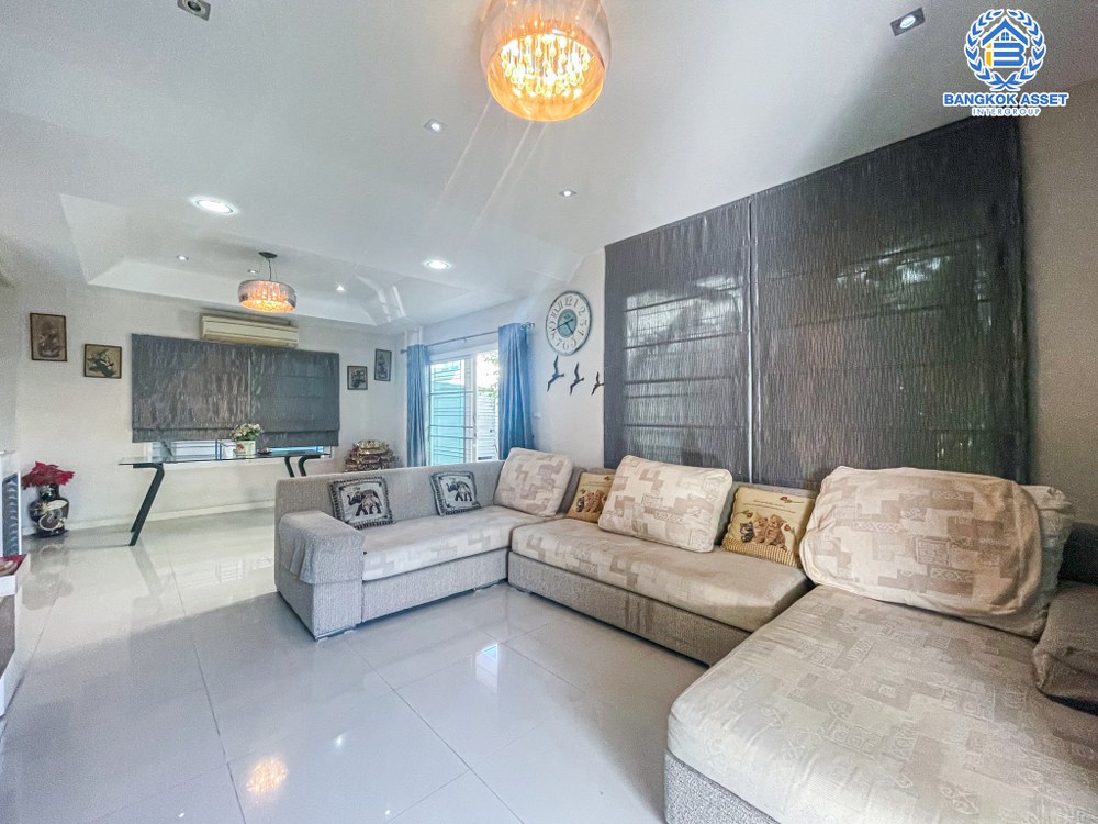 บ้านเดี่ยวมือสอง โครงการ ชัยพฤกษ์ บางใหญ่(เฟส4) แบรนด์ L&H เนื้อที่กว้าง 54 ตร.ว. ฟังก์ชัน 3 ห้องนอน 3 ห้องน้ำ 2 ที่จอดรถ สภาพดีขายถูกที่สุดในโครงการ พร้อมเข้าอยู่ได้เลย! ตั้งบนทำเลเดินทางสะดวก เชื่อมต่อถนนกาญจนาภิเษก, ถนนจันทร์ทองเอี่ยม, ถนนคลองถนน ใกล้รถไฟฟ้าสายสีม่วง "สถานีคลองบางไผ่"