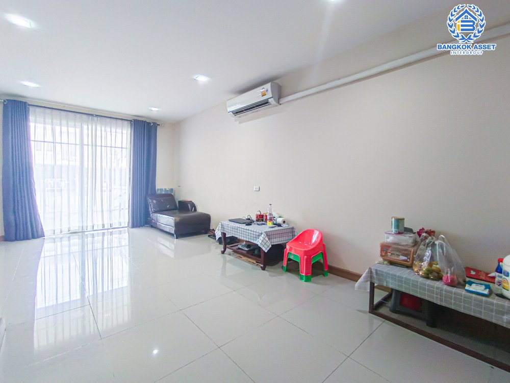 *****ทาวน์เฮ้าส์มือสอง โครงการ โกลเด้นซิตี้ ปิ่นเกล้า-จรัญสนิทวงศ์ บนเนื้อที่ 18.50 ตร.ว. ฟังก์ชัน 4 ห้องนอน 2 ห้องน้ำ 1 ที่จอดรถ บ้านสภาพสวย ฟังก์ชันครบ โครงการตั้งบนทำเลดีเชื่อมต่อถนนบางกรวย-ไทรน้อย, ถนนเทอดพระเกียรติ, ถนนนครอินทร์ ใกล้จุดขึ้นทางด่วน "ศรีรัช"