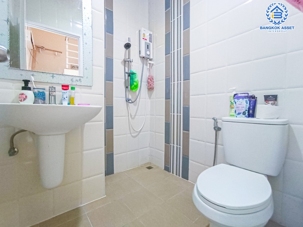 *****ทาวน์เฮ้าส์มือสอง โครงการ โกลเด้นซิตี้ ปิ่นเกล้า-จรัญสนิทวงศ์ บนเนื้อที่ 18.50 ตร.ว. ฟังก์ชัน 4 ห้องนอน 2 ห้องน้ำ 1 ที่จอดรถ บ้านสภาพสวย ฟังก์ชันครบ โครงการตั้งบนทำเลดีเชื่อมต่อถนนบางกรวย-ไทรน้อย, ถนนเทอดพระเกียรติ, ถนนนครอินทร์ ใกล้จุดขึ้นทางด่วน "ศรีรัช"