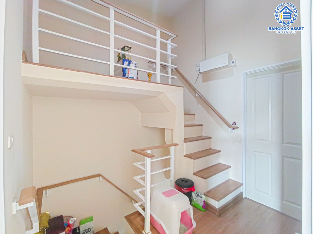 *****ทาวน์เฮ้าส์มือสอง โครงการ โกลเด้นซิตี้ ปิ่นเกล้า-จรัญสนิทวงศ์ บนเนื้อที่ 18.50 ตร.ว. ฟังก์ชัน 4 ห้องนอน 2 ห้องน้ำ 1 ที่จอดรถ บ้านสภาพสวย ฟังก์ชันครบ โครงการตั้งบนทำเลดีเชื่อมต่อถนนบางกรวย-ไทรน้อย, ถนนเทอดพระเกียรติ, ถนนนครอินทร์ ใกล้จุดขึ้นทางด่วน "ศรีรัช"