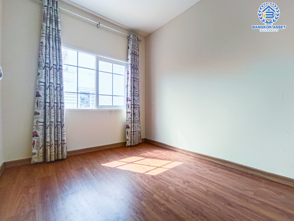 *****ทาวน์เฮ้าส์มือสอง โครงการ โกลเด้นซิตี้ ปิ่นเกล้า-จรัญสนิทวงศ์ บนเนื้อที่ 18.50 ตร.ว. ฟังก์ชัน 4 ห้องนอน 2 ห้องน้ำ 1 ที่จอดรถ บ้านสภาพสวย ฟังก์ชันครบ โครงการตั้งบนทำเลดีเชื่อมต่อถนนบางกรวย-ไทรน้อย, ถนนเทอดพระเกียรติ, ถนนนครอินทร์ ใกล้จุดขึ้นทางด่วน "ศรีรัช"