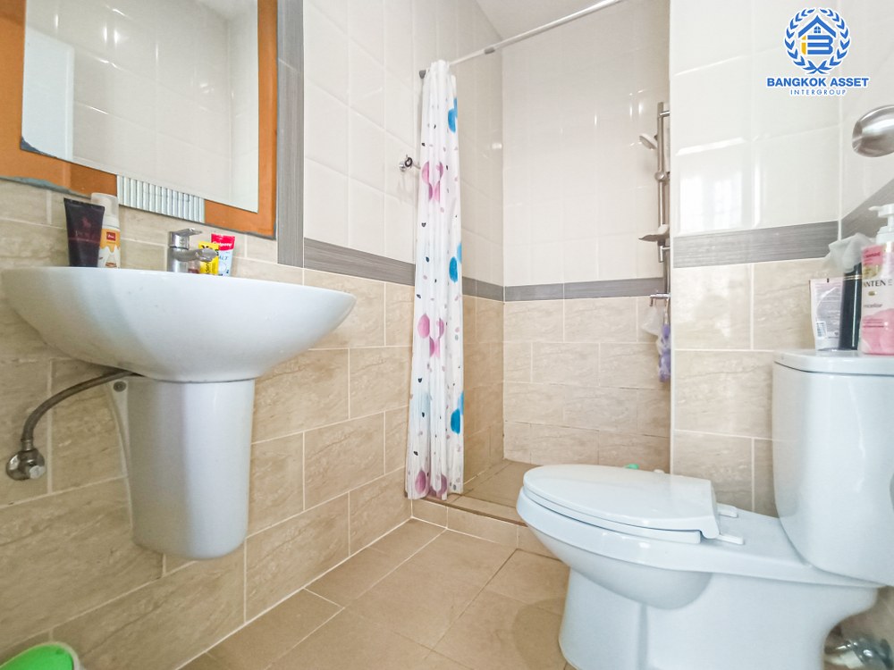 *****ทาวน์เฮ้าส์มือสอง โครงการ โกลเด้นซิตี้ ปิ่นเกล้า-จรัญสนิทวงศ์ บนเนื้อที่ 18.50 ตร.ว. ฟังก์ชัน 4 ห้องนอน 2 ห้องน้ำ 1 ที่จอดรถ บ้านสภาพสวย ฟังก์ชันครบ โครงการตั้งบนทำเลดีเชื่อมต่อถนนบางกรวย-ไทรน้อย, ถนนเทอดพระเกียรติ, ถนนนครอินทร์ ใกล้จุดขึ้นทางด่วน "ศรีรัช"