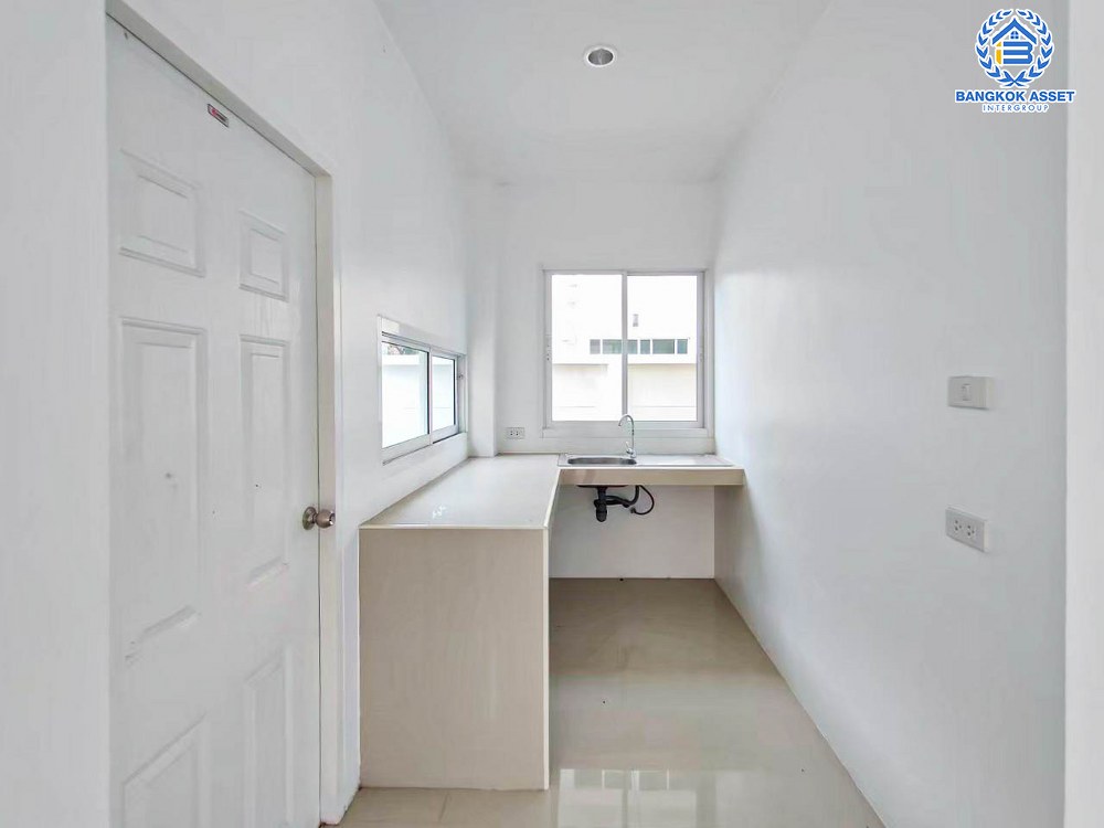 *****บ้านเดี่ยวมือสอง โครงการ สยามธารามันตรา ชลบุรี-บ้านบึง เนื้อที่กว้าง 54 ตร.ว. ฟังก์ชัน 3 ห้องนอน 2 ห้องน้ำ 2 ที่จอดรถ ดีไซน์โดดเด่นมีเอกลักษณ์เป็นของตัวเอง บนทำเลดี เชื่อมต่อถนนชลบุรี-บ้านบึง, ถนนเซิดน้อย-บ้านไผ่ และจุดขึ้นทางด่วน "ศรีรัช" จองเลย!