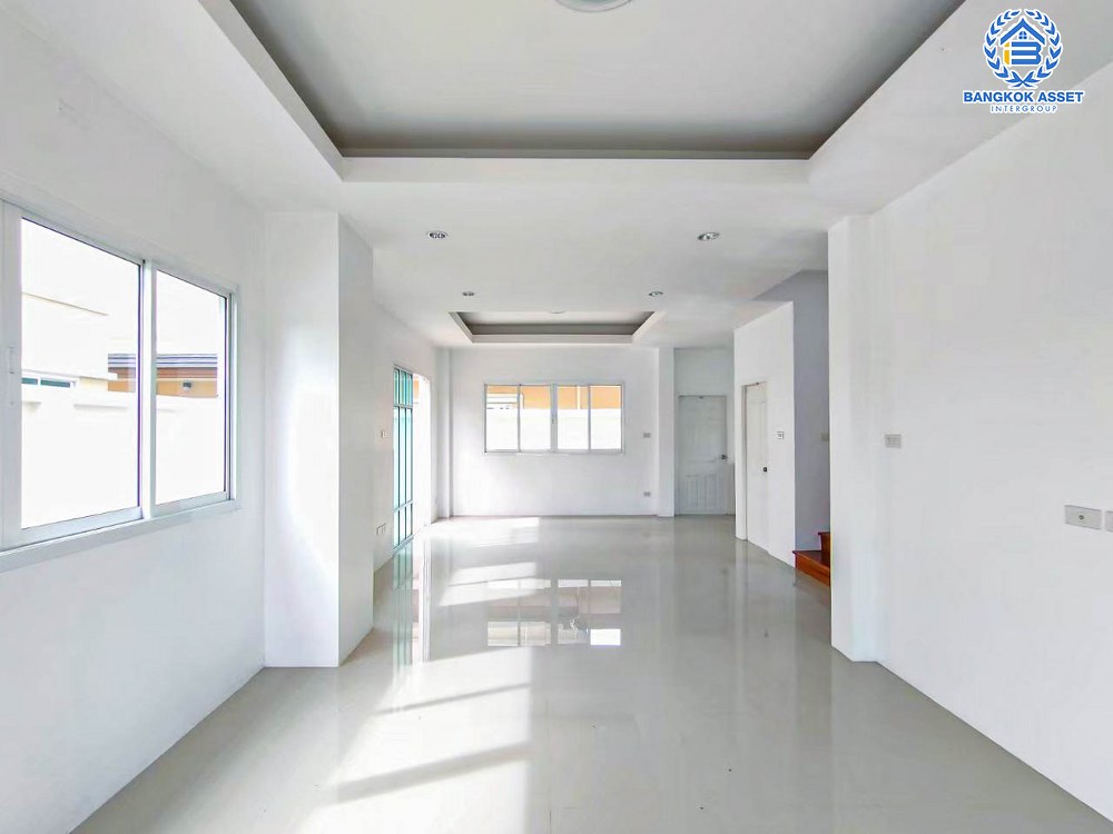 *****บ้านเดี่ยวมือสอง โครงการ สยามธารามันตรา ชลบุรี-บ้านบึง เนื้อที่กว้าง 54 ตร.ว. ฟังก์ชัน 3 ห้องนอน 2 ห้องน้ำ 2 ที่จอดรถ ดีไซน์โดดเด่นมีเอกลักษณ์เป็นของตัวเอง บนทำเลดี เชื่อมต่อถนนชลบุรี-บ้านบึง, ถนนเซิดน้อย-บ้านไผ่ และจุดขึ้นทางด่วน "ศรีรัช" จองเลย!