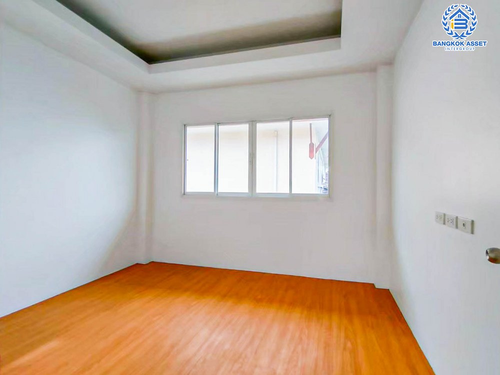 *****บ้านเดี่ยวมือสอง โครงการ สยามธารามันตรา ชลบุรี-บ้านบึง เนื้อที่กว้าง 54 ตร.ว. ฟังก์ชัน 3 ห้องนอน 2 ห้องน้ำ 2 ที่จอดรถ ดีไซน์โดดเด่นมีเอกลักษณ์เป็นของตัวเอง บนทำเลดี เชื่อมต่อถนนชลบุรี-บ้านบึง, ถนนเซิดน้อย-บ้านไผ่ และจุดขึ้นทางด่วน "ศรีรัช" จองเลย!