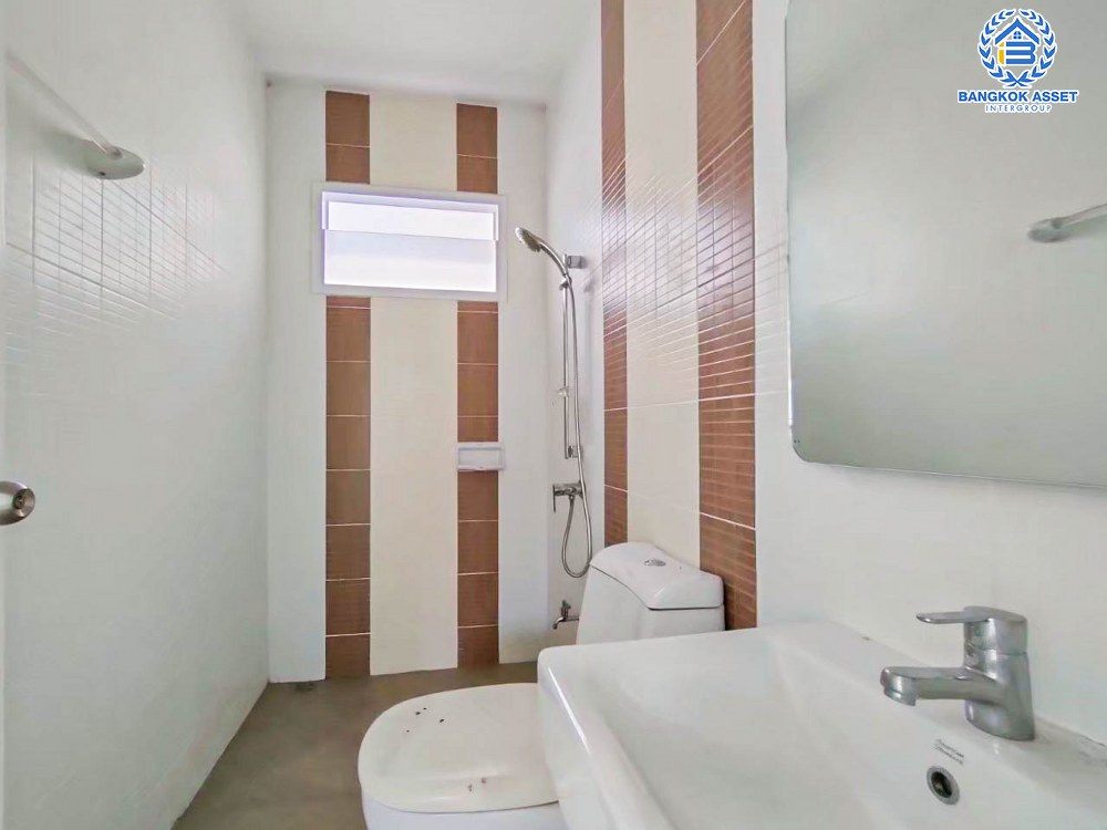 *****บ้านเดี่ยวมือสอง โครงการ สยามธารามันตรา ชลบุรี-บ้านบึง เนื้อที่กว้าง 54 ตร.ว. ฟังก์ชัน 3 ห้องนอน 2 ห้องน้ำ 2 ที่จอดรถ ดีไซน์โดดเด่นมีเอกลักษณ์เป็นของตัวเอง บนทำเลดี เชื่อมต่อถนนชลบุรี-บ้านบึง, ถนนเซิดน้อย-บ้านไผ่ และจุดขึ้นทางด่วน "ศรีรัช" จองเลย!