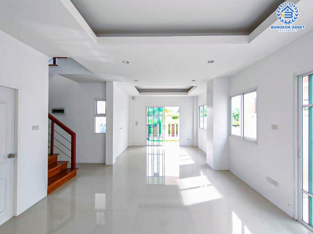 *****บ้านเดี่ยวมือสอง โครงการ สยามธารามันตรา ชลบุรี-บ้านบึง เนื้อที่กว้าง 54 ตร.ว. ฟังก์ชัน 3 ห้องนอน 2 ห้องน้ำ 2 ที่จอดรถ ดีไซน์โดดเด่นมีเอกลักษณ์เป็นของตัวเอง บนทำเลดี เชื่อมต่อถนนชลบุรี-บ้านบึง, ถนนเซิดน้อย-บ้านไผ่ และจุดขึ้นทางด่วน "ศรีรัช" จองเลย!