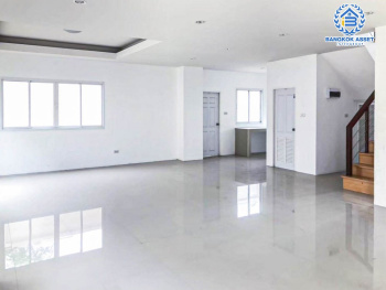 *****บ้านเดี่ยวมือสอง โครงการ สยามธารามันตรา ชลบุรี-บ้านบึง เนื้อที่กว้าง 88.40 ตร.ว. ฟังก์ชัน 3 ห้องนอน 2 ห้องน้ำ 2 ที่จอดรถ บริเวนบ้านกว้างขวาง ดีไซน์โดดเด่นเป็นเอกลักษณ์ บนทำเลเดินทางสะดวก เชื่อมต่อถนนชลบุรี-บ้านบึง, ถนนเซิดน้อย-บ้านไผ่ และจุดขึ้นทางด่วน "ศรีรัช" จองเลย!