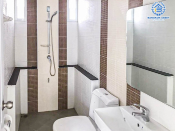 *****บ้านเดี่ยวมือสอง โครงการ สยามธารามันตรา ชลบุรี-บ้านบึง เนื้อที่กว้าง 88.40 ตร.ว. ฟังก์ชัน 3 ห้องนอน 2 ห้องน้ำ 2 ที่จอดรถ บริเวนบ้านกว้างขวาง ดีไซน์โดดเด่นเป็นเอกลักษณ์ บนทำเลเดินทางสะดวก เชื่อมต่อถนนชลบุรี-บ้านบึง, ถนนเซิดน้อย-บ้านไผ่ และจุดขึ้นทางด่วน "ศรีรัช" จองเลย!