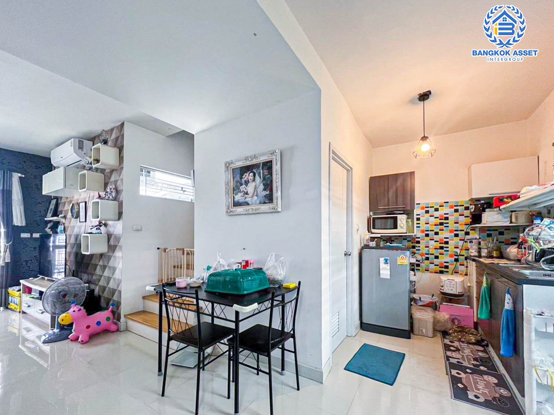 ทาวน์เฮ้าส์มือสองนนทบุรี โครงการ พฤกษาวิลล์ 63/1  นครอินทร์ เนื้อที่ 17.5 ตร.ว. ฟังก์ชัน 3 ห้องนอน 2 ห้องน้ำ 1 ที่จอดรถ สภาพพร้อมอยู่ แถมฟรี! 4 เครื่องปรับอากาศ 1 เครื่องทำน้ำอุ่น และปั๊มน้ำพร้อมแทงค์น้ำ บนทำเลดี โซนเมือง ใกล้สะพานพระราม5, รถไฟฟ้าสายสีม่วง "สถานีแยกติวานนท์" และทางด่วน "ศรีรัช"