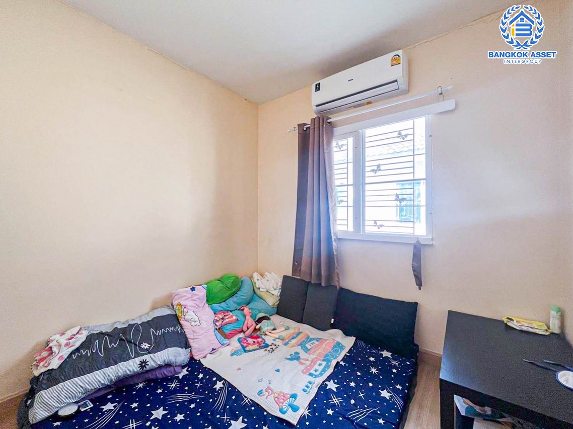 ทาวน์เฮ้าส์มือสองนนทบุรี โครงการ พฤกษาวิลล์ 63/1  นครอินทร์ เนื้อที่ 17.5 ตร.ว. ฟังก์ชัน 3 ห้องนอน 2 ห้องน้ำ 1 ที่จอดรถ สภาพพร้อมอยู่ แถมฟรี! 4 เครื่องปรับอากาศ 1 เครื่องทำน้ำอุ่น และปั๊มน้ำพร้อมแทงค์น้ำ บนทำเลดี โซนเมือง ใกล้สะพานพระราม5, รถไฟฟ้าสายสีม่วง "สถานีแยกติวานนท์" และทางด่วน "ศรีรัช"