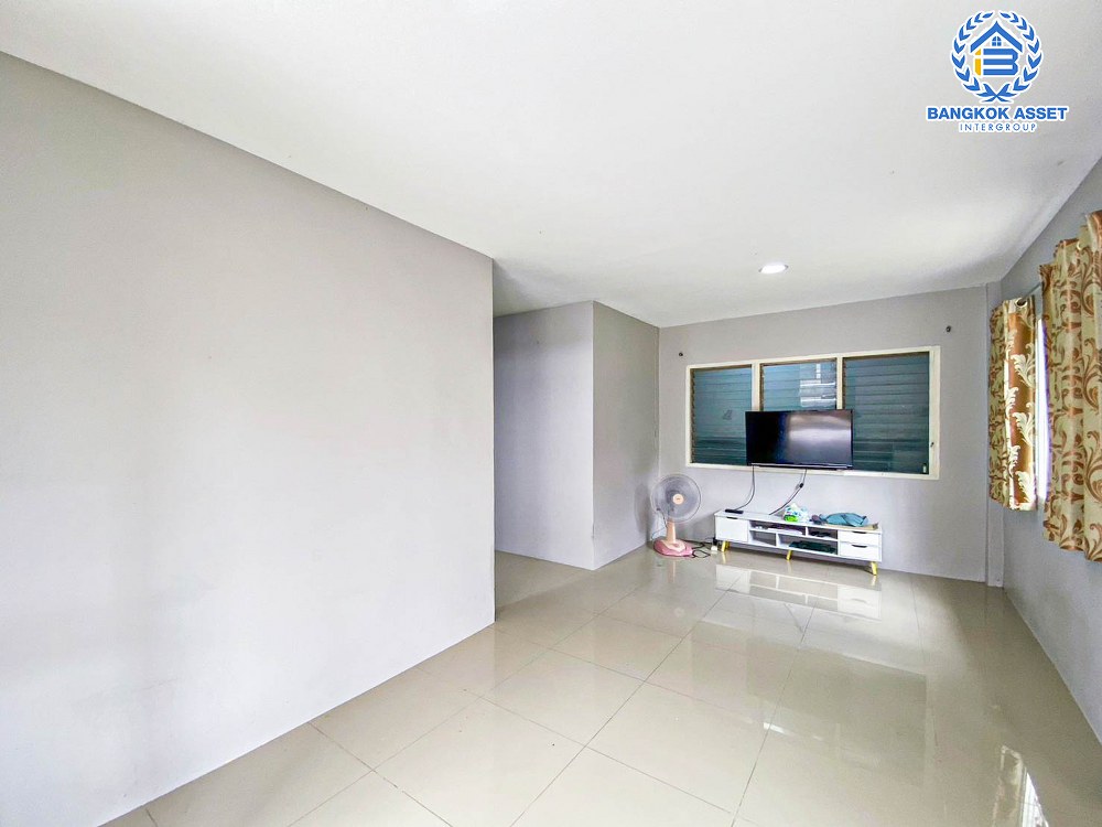 บ้านเดี่ยวมือสอง หมู่บ้าน สินสมบูรณ์ คลอง8 เนื้อที่กว้าง 78 ตร.ว. ฟังก์ชัน 4 ห้องนอน 2 ห้องน้ำ 1 ที่จอดรถ บ้านหลังใหญ่ ภายในสภาพดี พร้อมเข้าอยู่ แถมฟรี! เครื่องปรับอากาศ, เครื่องทำน้ำอุ่น บนทำเลดี เชื่อมต่อถนนเลียบคลอง8, ถนนลำลูกกา, ถนนนมิตรใหม่, ถนนวงแหวน-รามอินทรา จองเลย!