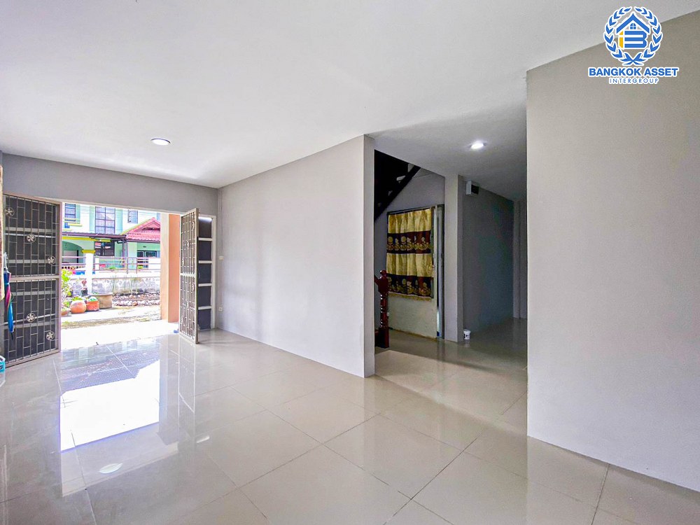 บ้านเดี่ยวมือสอง หมู่บ้าน สินสมบูรณ์ คลอง8 เนื้อที่กว้าง 78 ตร.ว. ฟังก์ชัน 4 ห้องนอน 2 ห้องน้ำ 1 ที่จอดรถ บ้านหลังใหญ่ ภายในสภาพดี พร้อมเข้าอยู่ แถมฟรี! เครื่องปรับอากาศ, เครื่องทำน้ำอุ่น บนทำเลดี เชื่อมต่อถนนเลียบคลอง8, ถนนลำลูกกา, ถนนนมิตรใหม่, ถนนวงแหวน-รามอินทรา จองเลย!