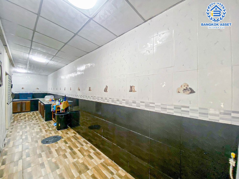 บ้านเดี่ยวมือสอง หมู่บ้าน สินสมบูรณ์ คลอง8 เนื้อที่กว้าง 78 ตร.ว. ฟังก์ชัน 4 ห้องนอน 2 ห้องน้ำ 1 ที่จอดรถ บ้านหลังใหญ่ ภายในสภาพดี พร้อมเข้าอยู่ แถมฟรี! เครื่องปรับอากาศ, เครื่องทำน้ำอุ่น บนทำเลดี เชื่อมต่อถนนเลียบคลอง8, ถนนลำลูกกา, ถนนนมิตรใหม่, ถนนวงแหวน-รามอินทรา จองเลย!