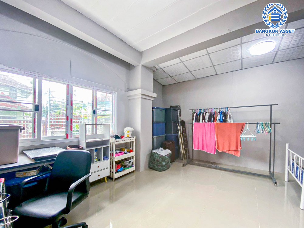 บ้านเดี่ยวมือสอง หมู่บ้าน สินสมบูรณ์ คลอง8 เนื้อที่กว้าง 78 ตร.ว. ฟังก์ชัน 4 ห้องนอน 2 ห้องน้ำ 1 ที่จอดรถ บ้านหลังใหญ่ ภายในสภาพดี พร้อมเข้าอยู่ แถมฟรี! เครื่องปรับอากาศ, เครื่องทำน้ำอุ่น บนทำเลดี เชื่อมต่อถนนเลียบคลอง8, ถนนลำลูกกา, ถนนนมิตรใหม่, ถนนวงแหวน-รามอินทรา จองเลย!