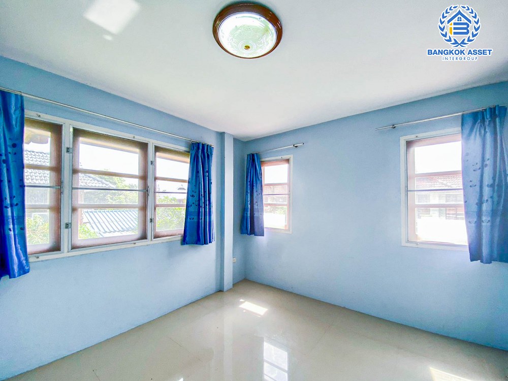 บ้านเดี่ยวมือสอง หมู่บ้าน สินสมบูรณ์ คลอง8 เนื้อที่กว้าง 78 ตร.ว. ฟังก์ชัน 4 ห้องนอน 2 ห้องน้ำ 1 ที่จอดรถ บ้านหลังใหญ่ ภายในสภาพดี พร้อมเข้าอยู่ แถมฟรี! เครื่องปรับอากาศ, เครื่องทำน้ำอุ่น บนทำเลดี เชื่อมต่อถนนเลียบคลอง8, ถนนลำลูกกา, ถนนนมิตรใหม่, ถนนวงแหวน-รามอินทรา จองเลย!