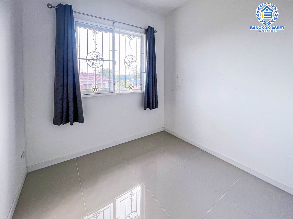 *****ทาวน์เฮ้าส์มือสอง โครงการ พฤกษา105 ฉลองกรุง-ลาดกระบัง เนื้อที่กว้าง 17.30  ตร.ว. ฟังก์ชัน 3 ห้องนอน 2 ห้องน้ำ 1 ที่จอดรถ ฟรี! เครื่องปรับอากาศ ขายราคาดีที่สุดในย่าน ตั้งบนทำเลเชื่อมต่อถนนฉลองกรุง, ถนนทับยาว, ถนนสุวินทวงศ์ ใกล้รถไฟฟ้าแอร์พอร์ตลิ้งค์ "สถานีลาดกระบัง" และมอเตอร์เวย์