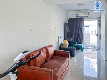 *****ทาวน์เฮ้าส์มือสอง โครงการ พฤกษา105 ฉลองกรุง-ลาดกระบัง เนื้อที่กว้าง 17.30  ตร.ว. ฟังก์ชัน 3 ห้องนอน 2 ห้องน้ำ 1 ที่จอดรถ ฟรี! เครื่องปรับอากาศ ขายราคาดีที่สุดในย่าน ตั้งบนทำเลเชื่อมต่อถนนฉลองกรุง, ถนนทับยาว, ถนนสุวินทวงศ์ ใกล้รถไฟฟ้าแอร์พอร์ตลิ้งค์ "สถานีลาดกระบัง" และมอเตอร์เวย์