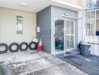 *****ทาวน์เฮ้าส์มือสอง โครงการ พฤกษา105 ฉลองกรุง-ลาดกระบัง เนื้อที่กว้าง 17.30  ตร.ว. ฟังก์ชัน 3 ห้องนอน 2 ห้องน้ำ 1 ที่จอดรถ ฟรี! เครื่องปรับอากาศ ขายราคาดีที่สุดในย่าน ตั้งบนทำเลเชื่อมต่อถนนฉลองกรุง, ถนนทับยาว, ถนนสุวินทวงศ์ ใกล้รถไฟฟ้าแอร์พอร์ตลิ้งค์ "สถานีลาดกระบัง" และมอเตอร์เวย์