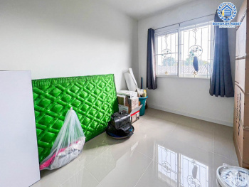 *****ทาวน์เฮ้าส์มือสอง โครงการ พฤกษา105 ฉลองกรุง-ลาดกระบัง เนื้อที่กว้าง 17.30  ตร.ว. ฟังก์ชัน 3 ห้องนอน 2 ห้องน้ำ 1 ที่จอดรถ ฟรี! เครื่องปรับอากาศ ขายราคาดีที่สุดในย่าน ตั้งบนทำเลเชื่อมต่อถนนฉลองกรุง, ถนนทับยาว, ถนนสุวินทวงศ์ ใกล้รถไฟฟ้าแอร์พอร์ตลิ้งค์ "สถานีลาดกระบัง" และมอเตอร์เวย์