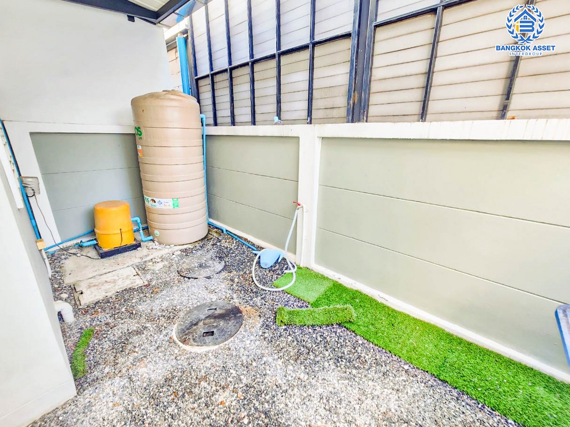 ทาวน์โฮมมือสอง 3 ชั้น โครงการ เดอะเมทโทร รัตนาธิเบศร์ หลังมุม เนื้อที่กว้าง 18.8 ตร.ว. ฟังก์ชัน 3 ห้องนอน 3 ห้องน้ำ 2 ที่จอดรถ หลังใหญ่ ภายในสภาพดี โครงการบนทำเลดี เชื่อมต่อถนนรัตนาเบศร์, ถนนราชพฤกษ์ ใกล้รถไฟฟ้าสายสีม่วง "สถานีไทรม้า" จองเลย!