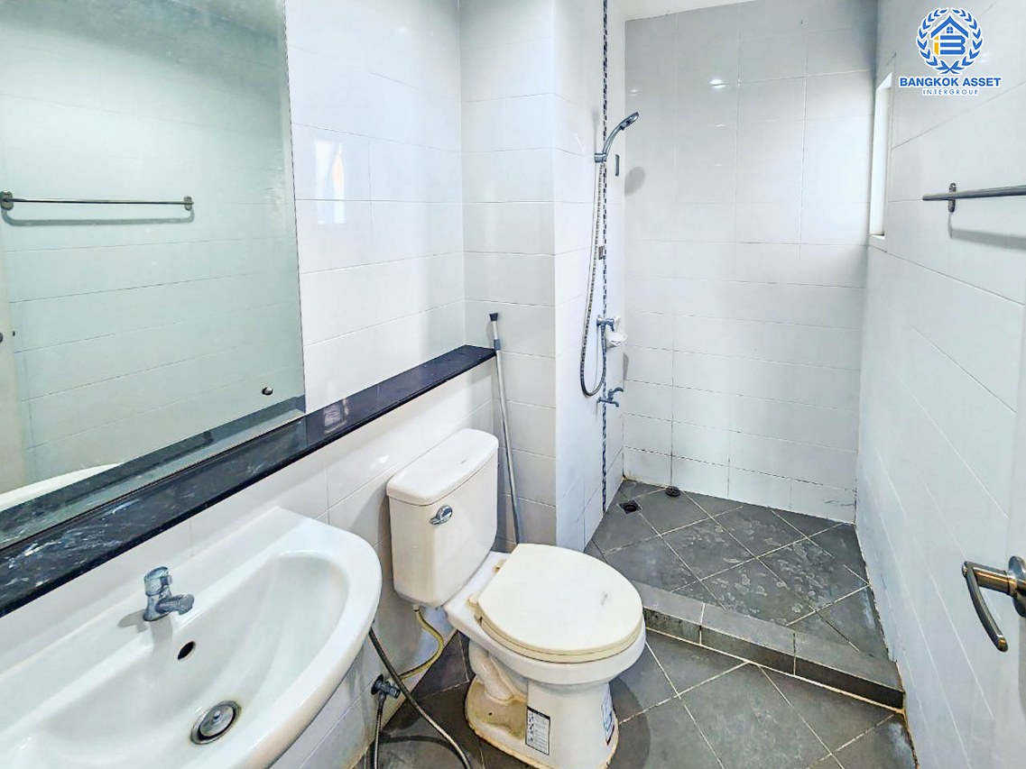 ทาวน์โฮมมือสอง 3 ชั้น โครงการ เดอะเมทโทร รัตนาธิเบศร์ หลังมุม เนื้อที่กว้าง 18.8 ตร.ว. ฟังก์ชัน 3 ห้องนอน 3 ห้องน้ำ 2 ที่จอดรถ หลังใหญ่ ภายในสภาพดี โครงการบนทำเลดี เชื่อมต่อถนนรัตนาเบศร์, ถนนราชพฤกษ์ ใกล้รถไฟฟ้าสายสีม่วง "สถานีไทรม้า" จองเลย!