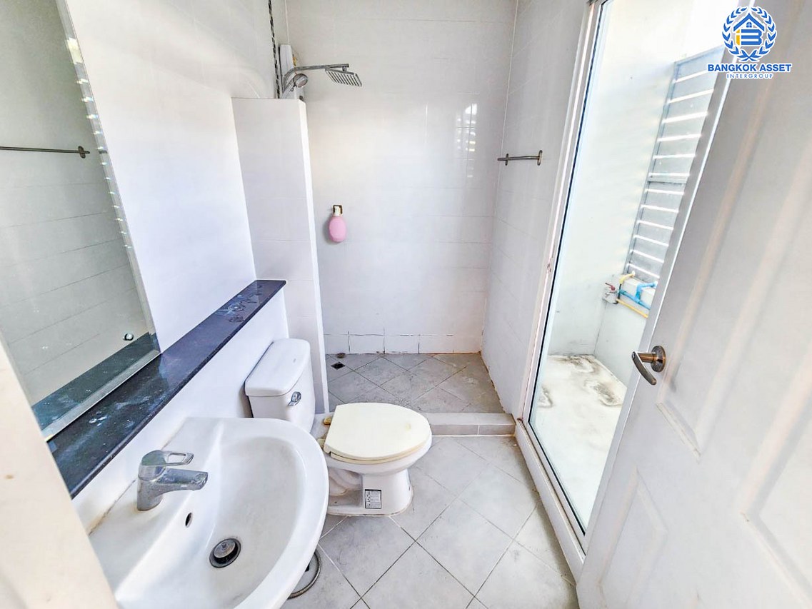 ทาวน์โฮมมือสอง 3 ชั้น โครงการ เดอะเมทโทร รัตนาธิเบศร์ หลังมุม เนื้อที่กว้าง 18.8 ตร.ว. ฟังก์ชัน 3 ห้องนอน 3 ห้องน้ำ 2 ที่จอดรถ หลังใหญ่ ภายในสภาพดี โครงการบนทำเลดี เชื่อมต่อถนนรัตนาเบศร์, ถนนราชพฤกษ์ ใกล้รถไฟฟ้าสายสีม่วง "สถานีไทรม้า" จองเลย!