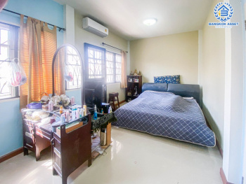 *****ทาวน์เฮ้าส์มือสอง โครงการ ดรีมเพลส สวนผัก เนื้อที่ 18 ตร.ว. มาพร้อมฟังก์ชัน 2 ห้องนอน 2 ห้องน้ำ บ้านพร้อมอยู่ ต่อเติมห้องครัว และหลังคาโรงรถพร้อมใช้งาน บนทำเลดี เชื่อมต่อถนนกาญจนาภิเษก, ถนนปลายบาง, ถนนสวนผัก ใกล้รถไฟฟ้าสายสีแดง (ตลิ่งชัน-บางซื่อ-รังสิต) และจุดขึ้นทางด่วน "ศรีรัช"